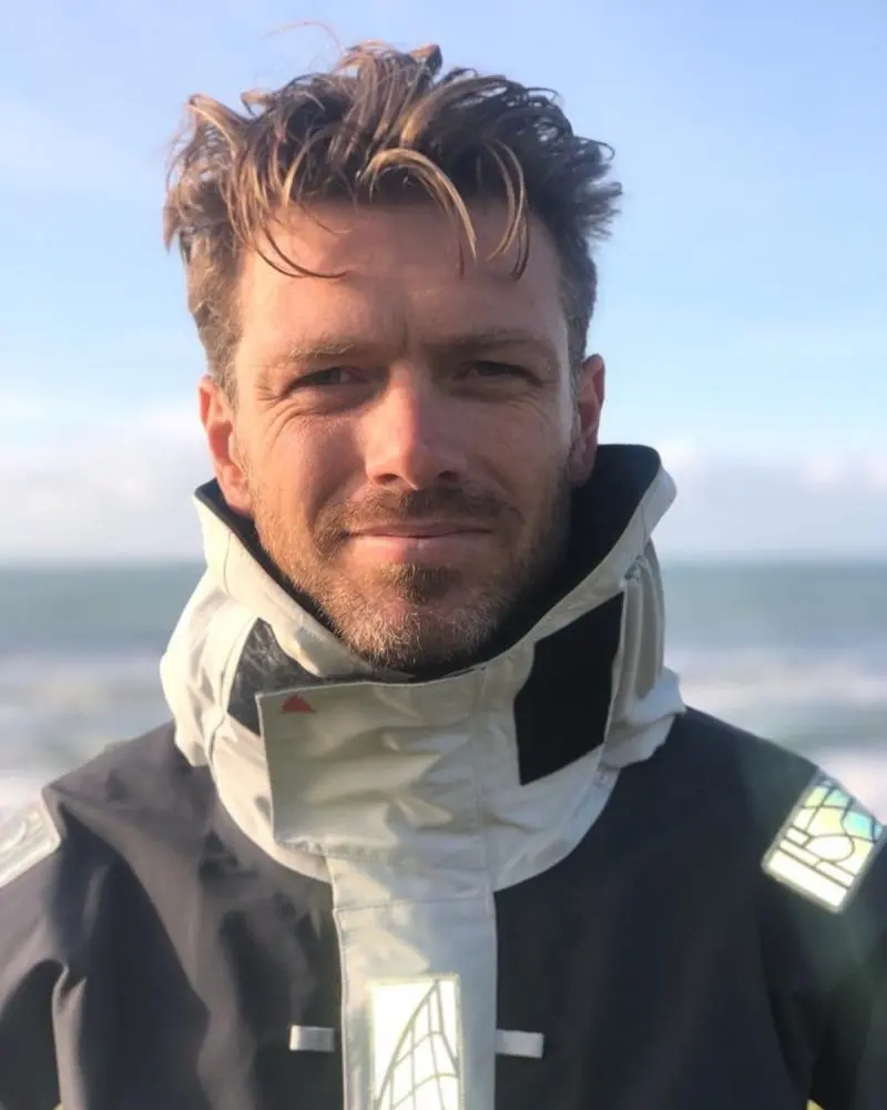 Oliver-Huntsman-800x1001